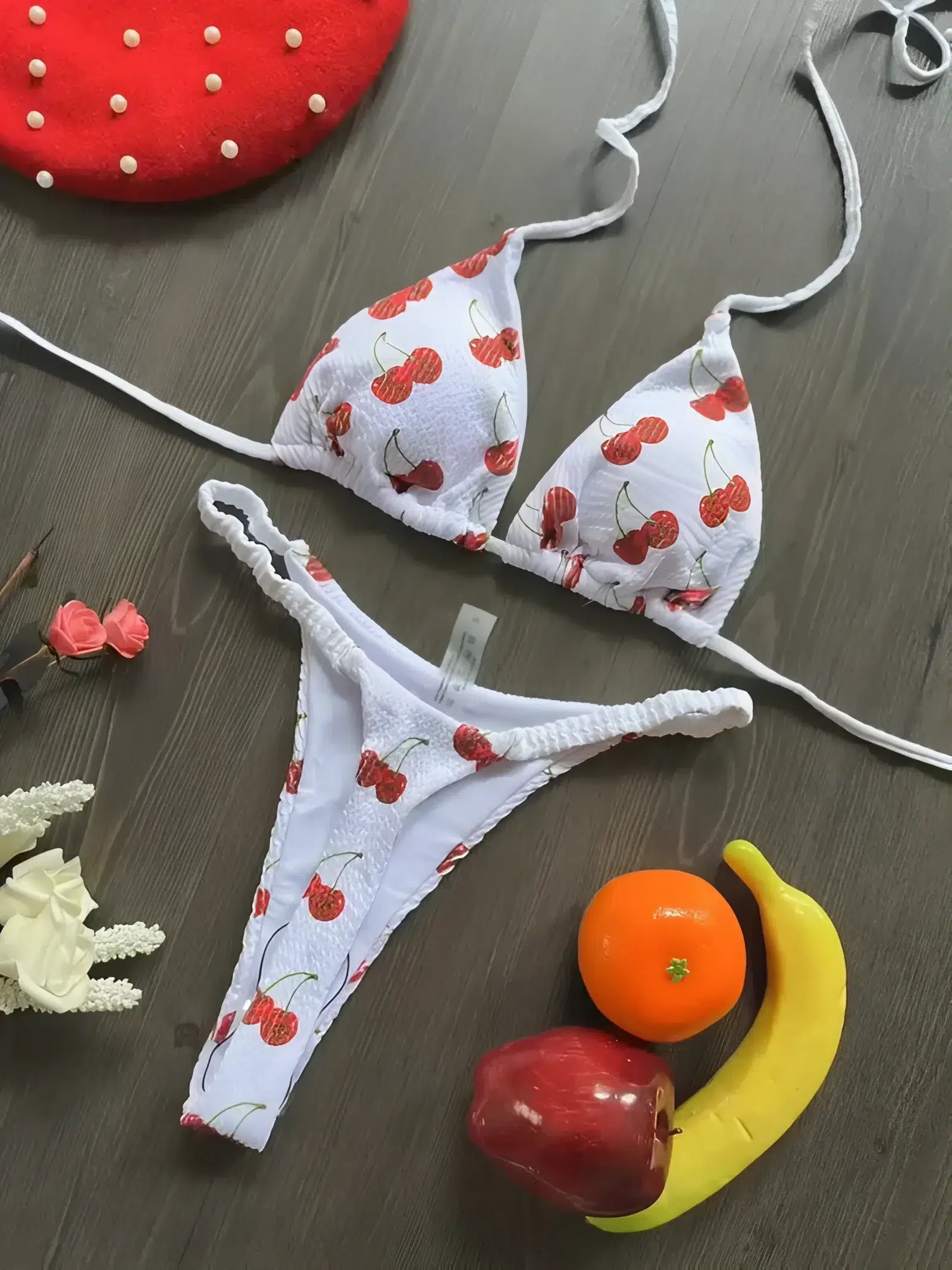 Maillot de Bain String Blanc Motif Cerise Maillot de Bain String Blanc Motif Cerise